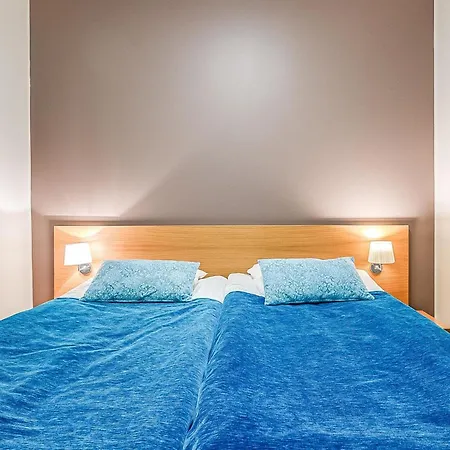 64- 1210 By Interhome רוקה